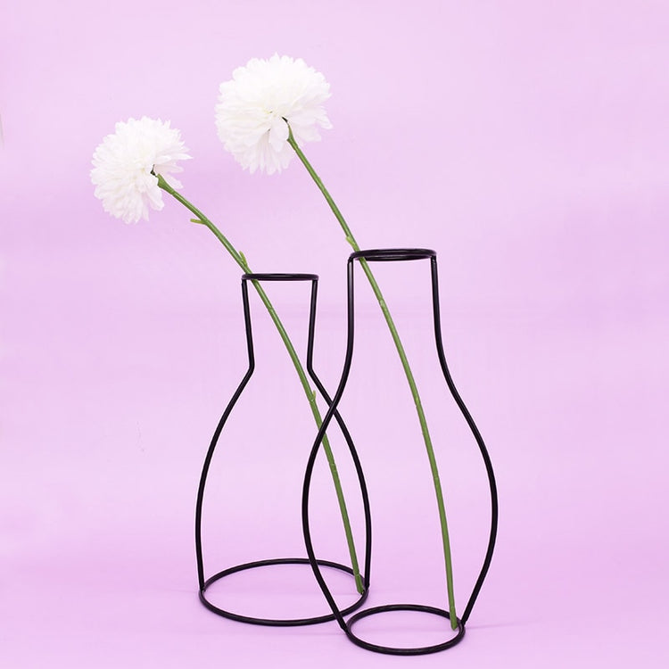 Stylish Black Metal Wire Vase for Modern Flower Display