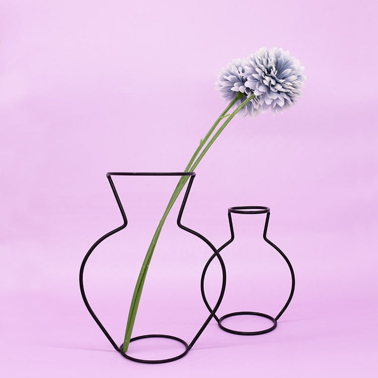Stylish Black Metal Wire Vase for Modern Flower Display