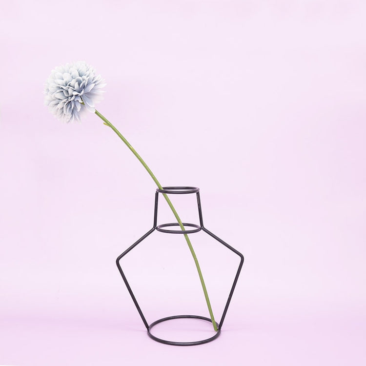 Stylish Black Metal Wire Vase for Modern Flower Display