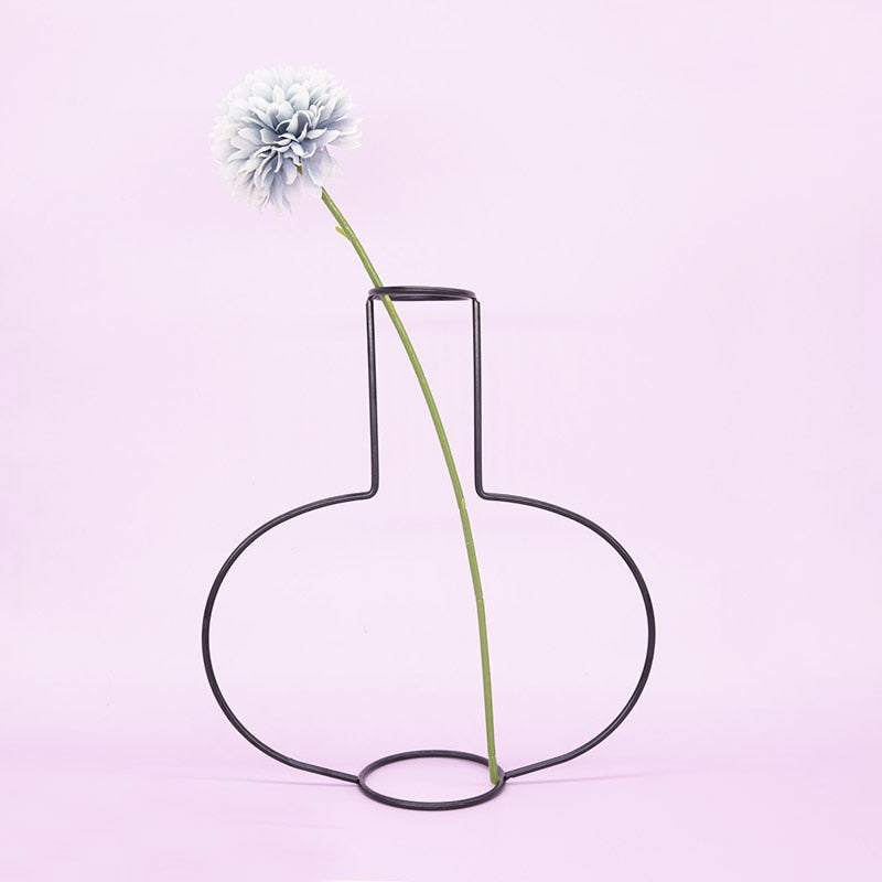 Stylish Black Metal Wire Vase for Modern Flower Display