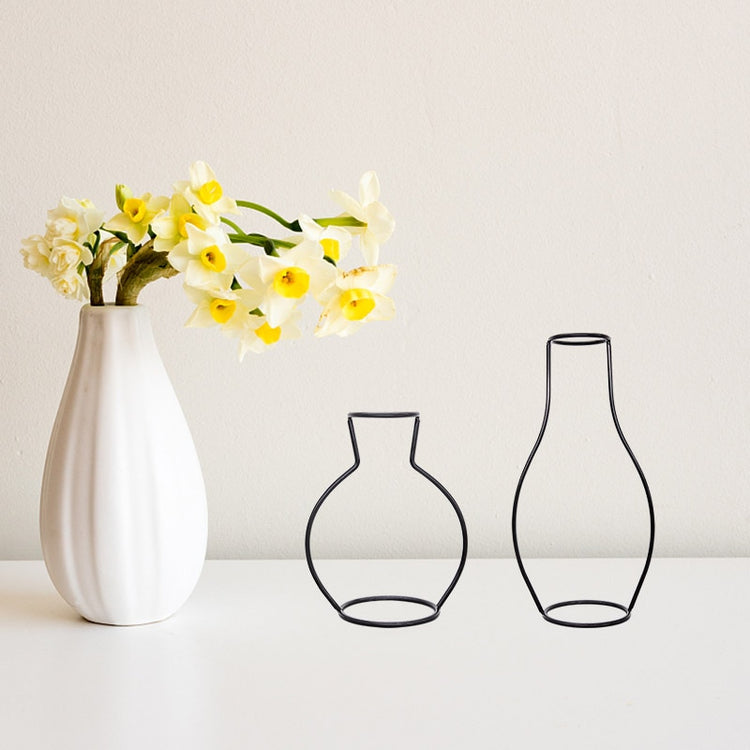 Stylish Black Metal Wire Vase for Modern Flower Display