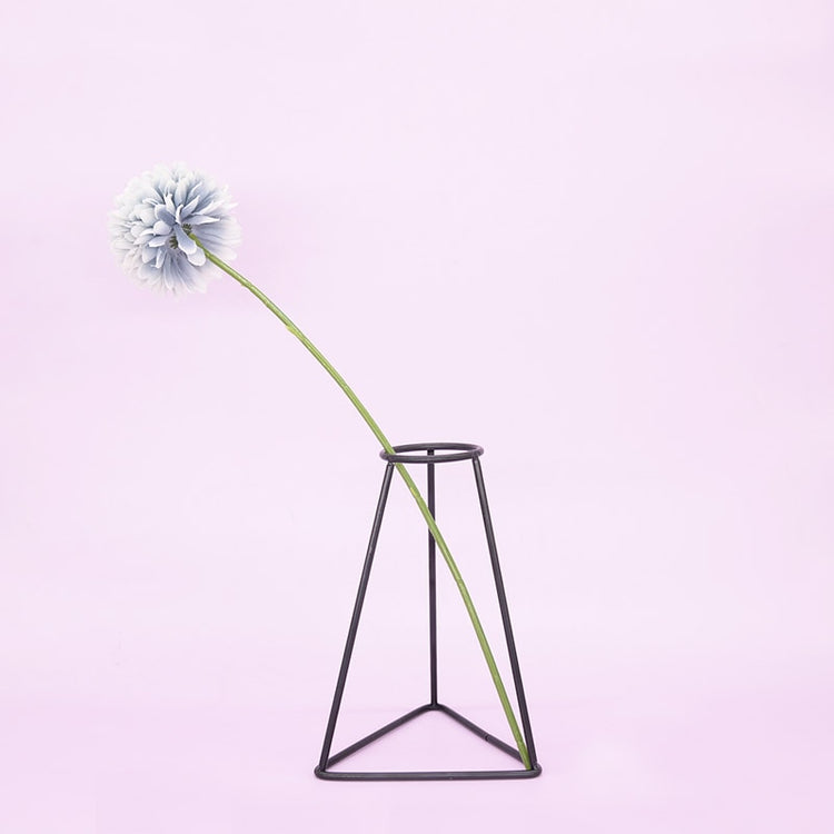 Stylish Black Metal Wire Vase for Modern Flower Display