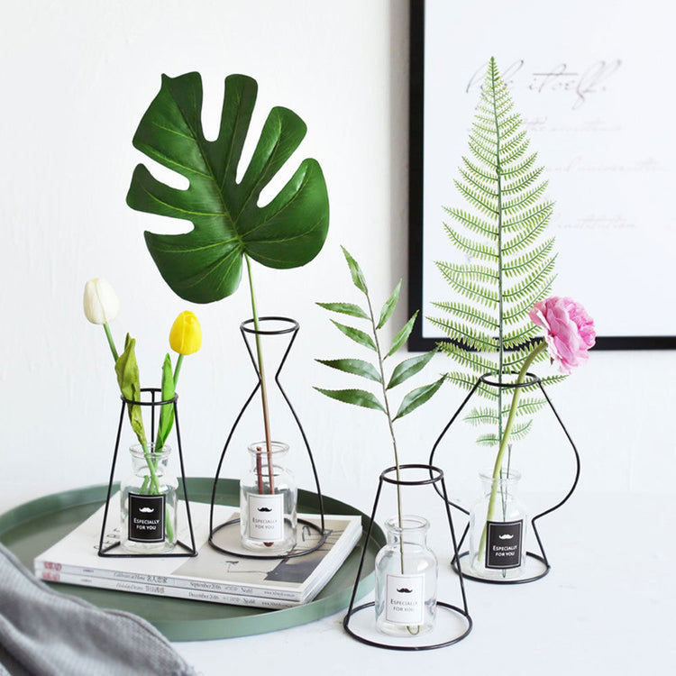 Stylish Black Metal Wire Vase for Modern Flower Display