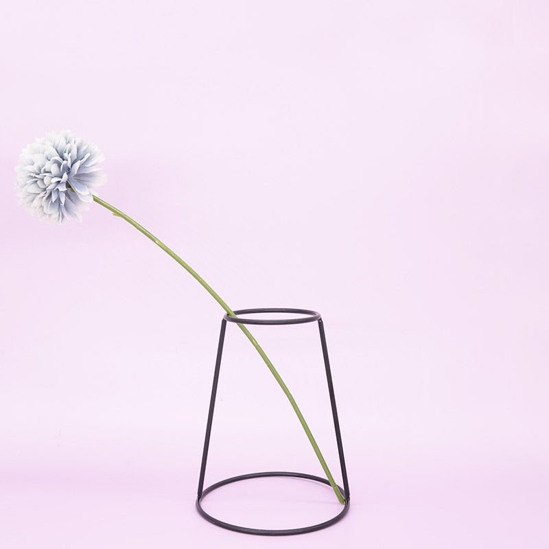Stylish Black Metal Wire Vase for Modern Flower Display